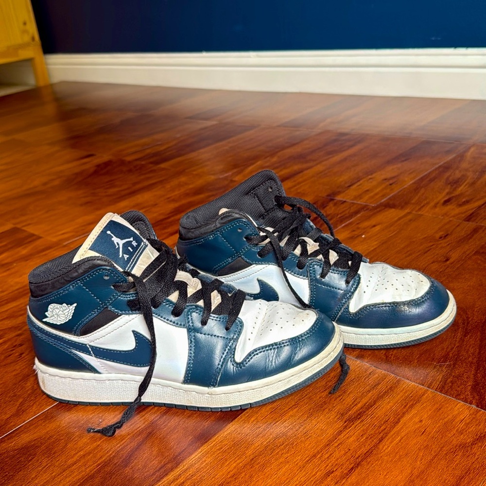 Us size 6 Jordans